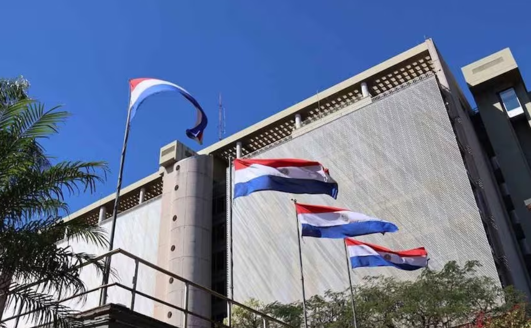 Capa: Banco Central reduz taxa para 5,5% e projeta inflação controlada em 2026