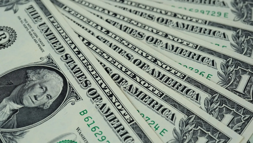 Capa: Mesmo com queda do dólar, impacto nos preços continua limitado