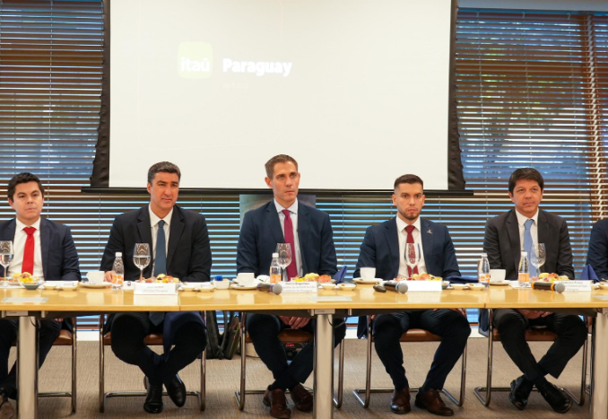 Capa: Paraguai lança "Investor Pass" para facilitar residência permanente a investidores estrangeiros