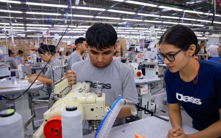 Capa: Paraguai pode se tornar polo regional de confecções, afirma empresa que produz para Nike, Adidas e Fila