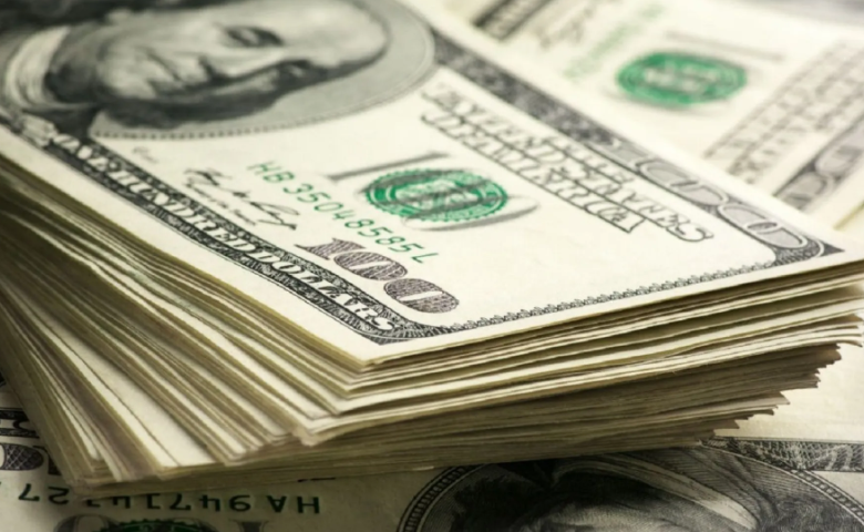 Capa: Especialistas alertam para possível reversão do dólar barato